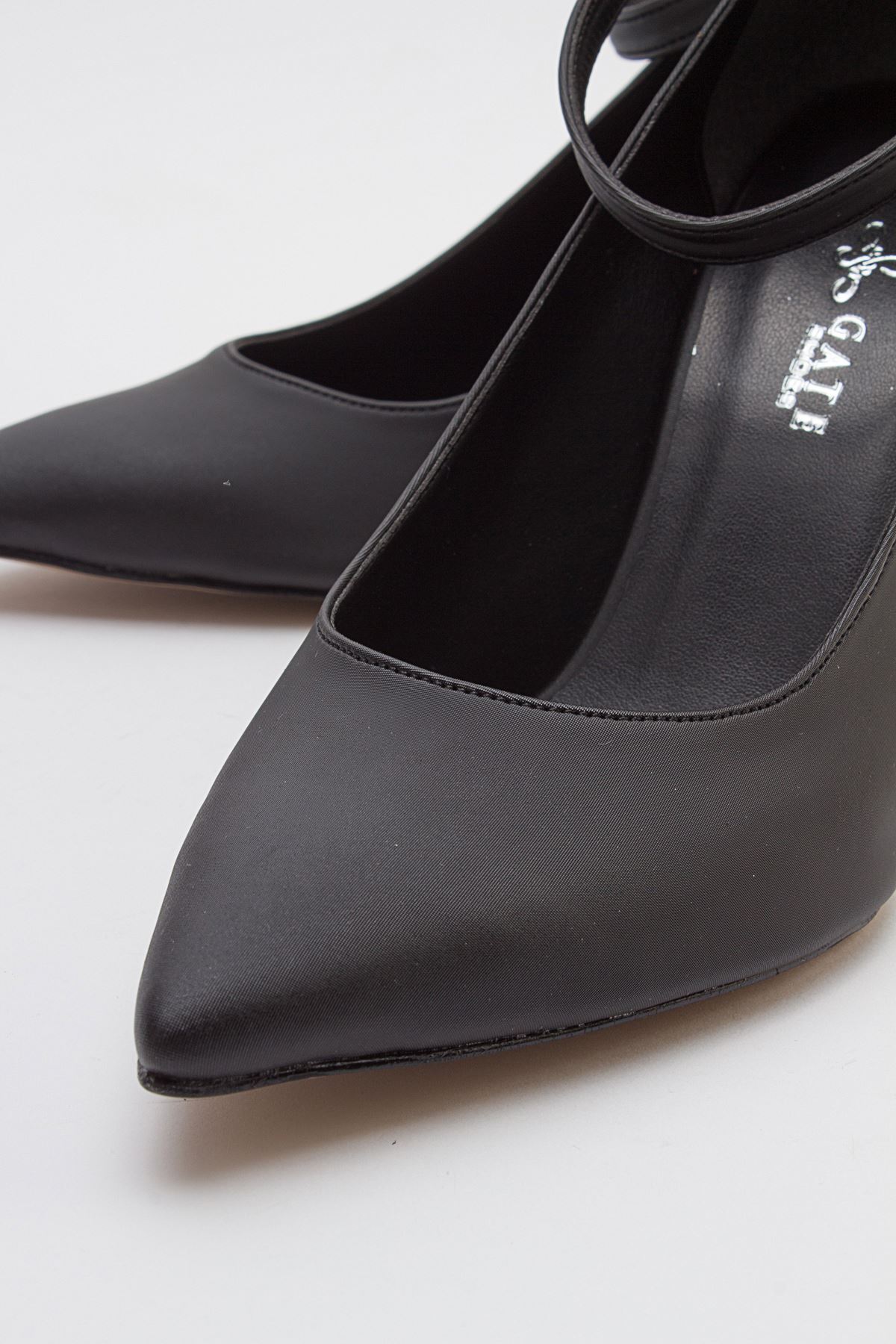 Bilekten Kemerli Ince Topuklu Siyah Saten Stiletto Ayakkabı-siyah