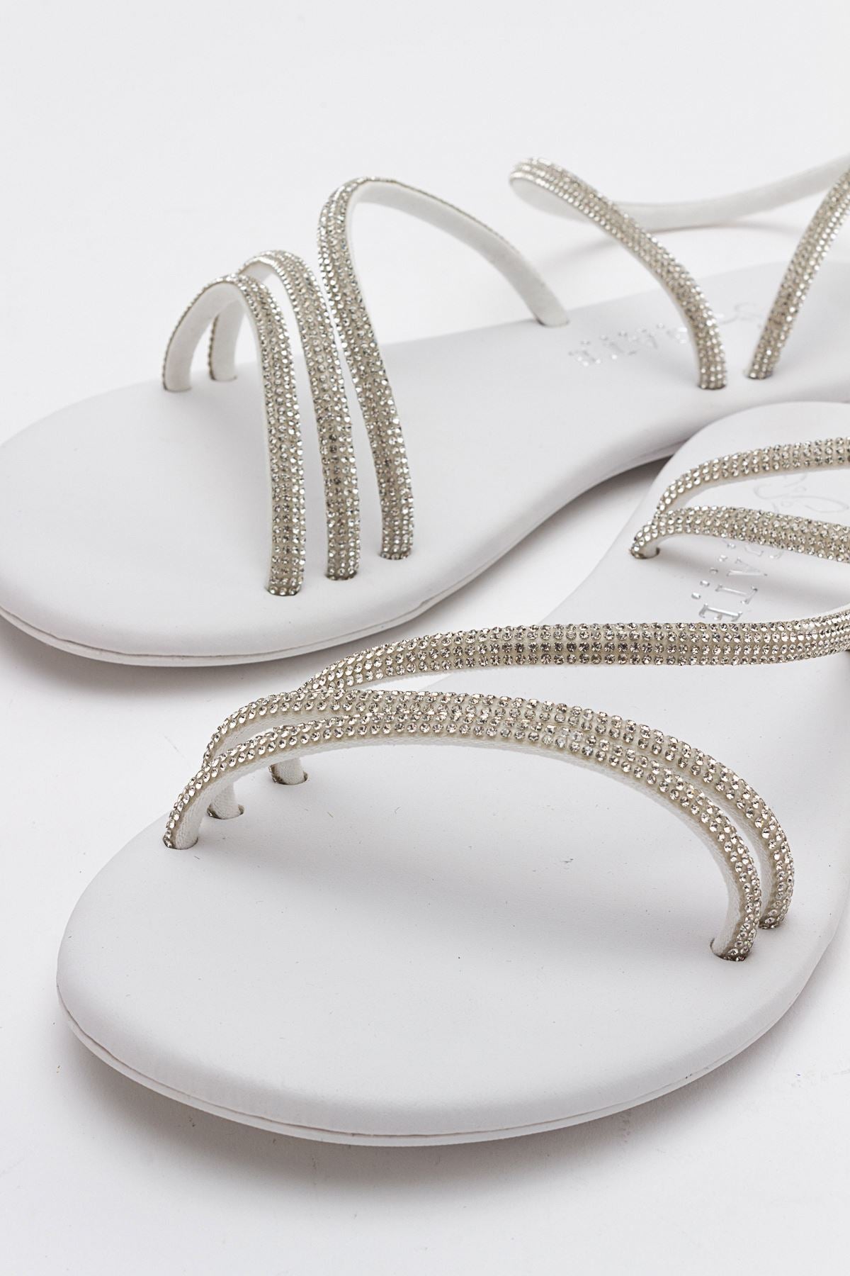 Breta Kristal Parlak Taşlı Alçak Tabanlı Kadın Sandalet Gate Shoes-gümüş