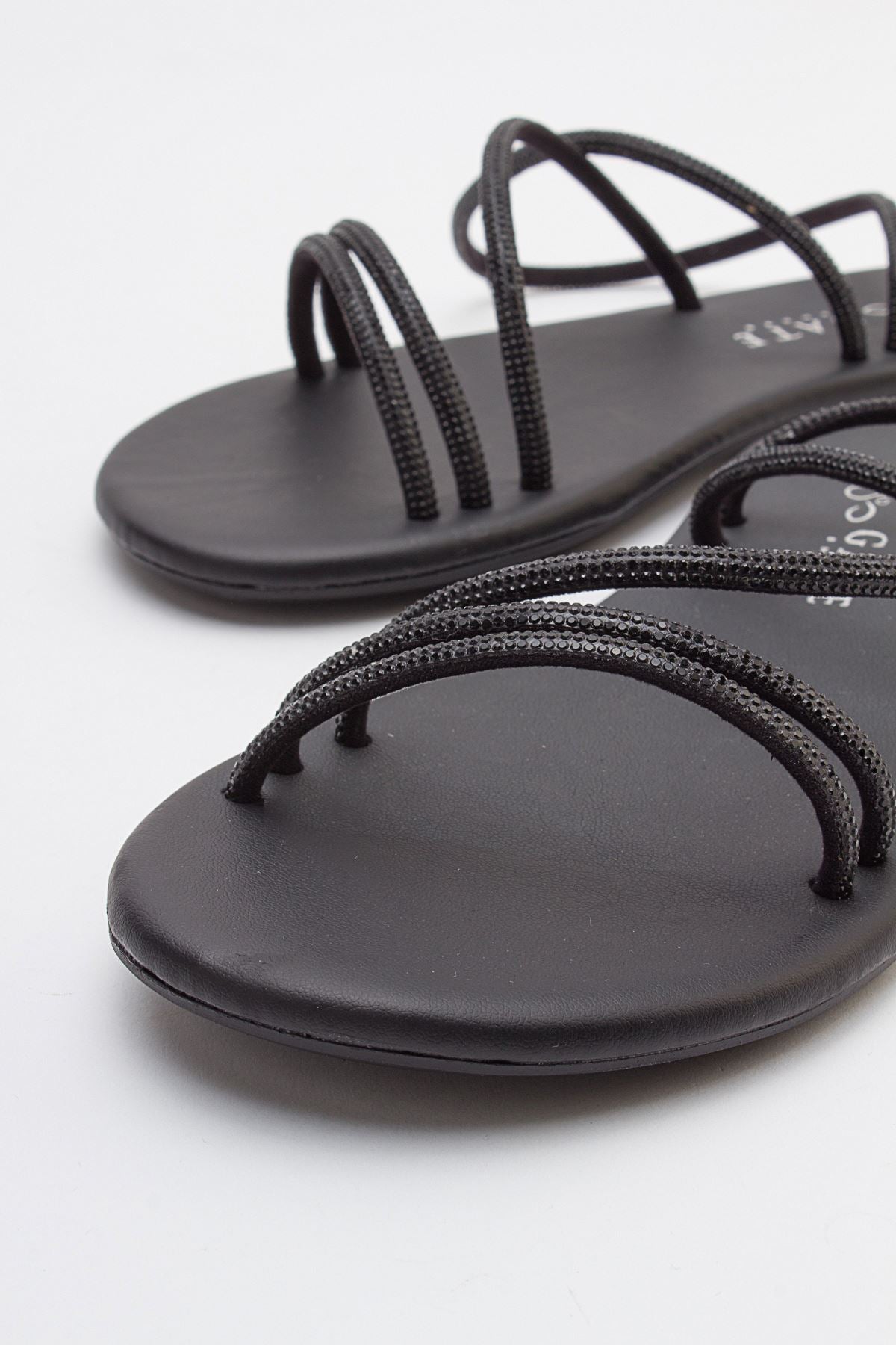 Breta Kristal Parlak Taşlı Alçak Tabanlı Kadın Sandalet Gate Shoes-siyah