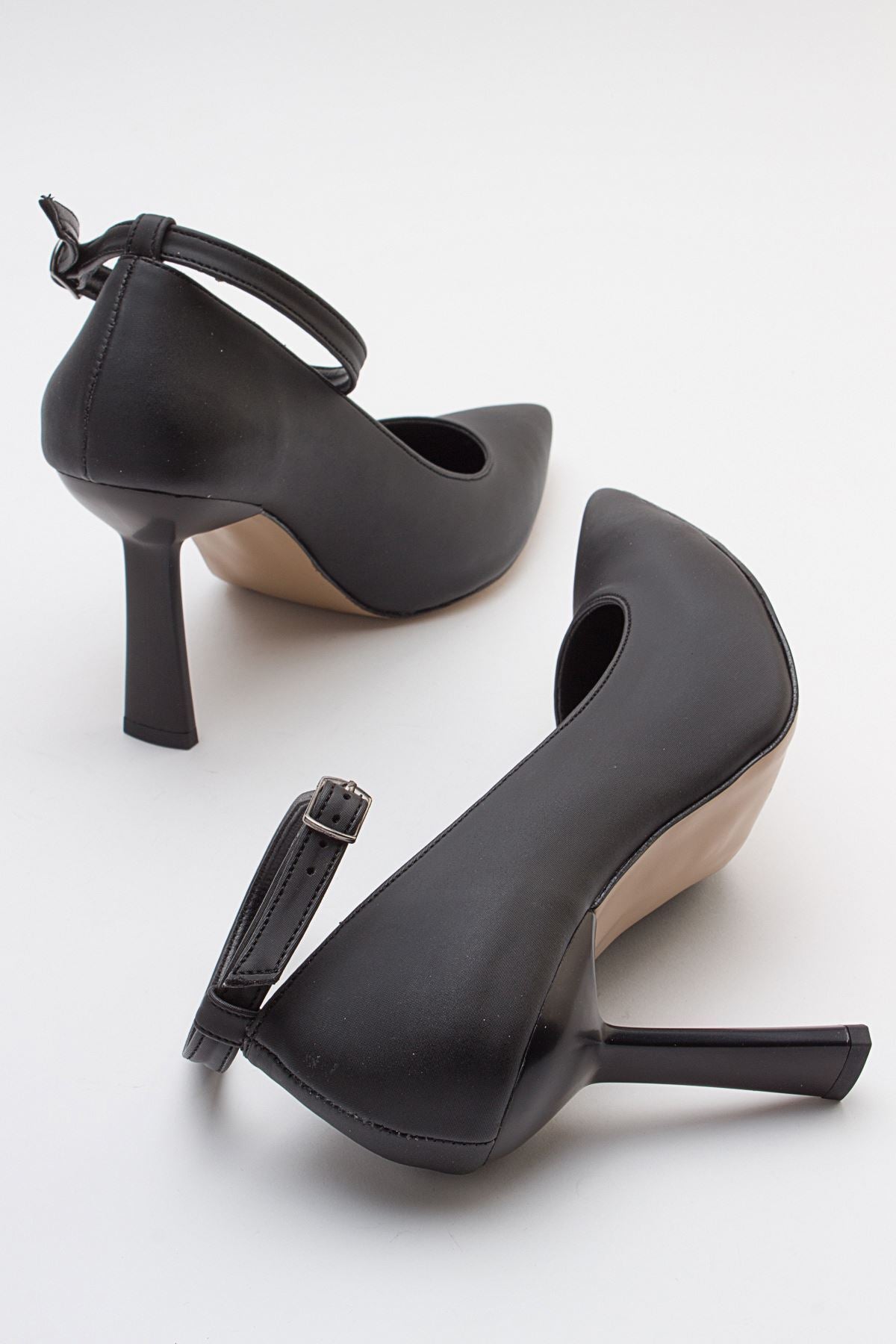 Bilekten Kemerli Ince Topuklu Siyah Saten Stiletto Ayakkabı-siyah